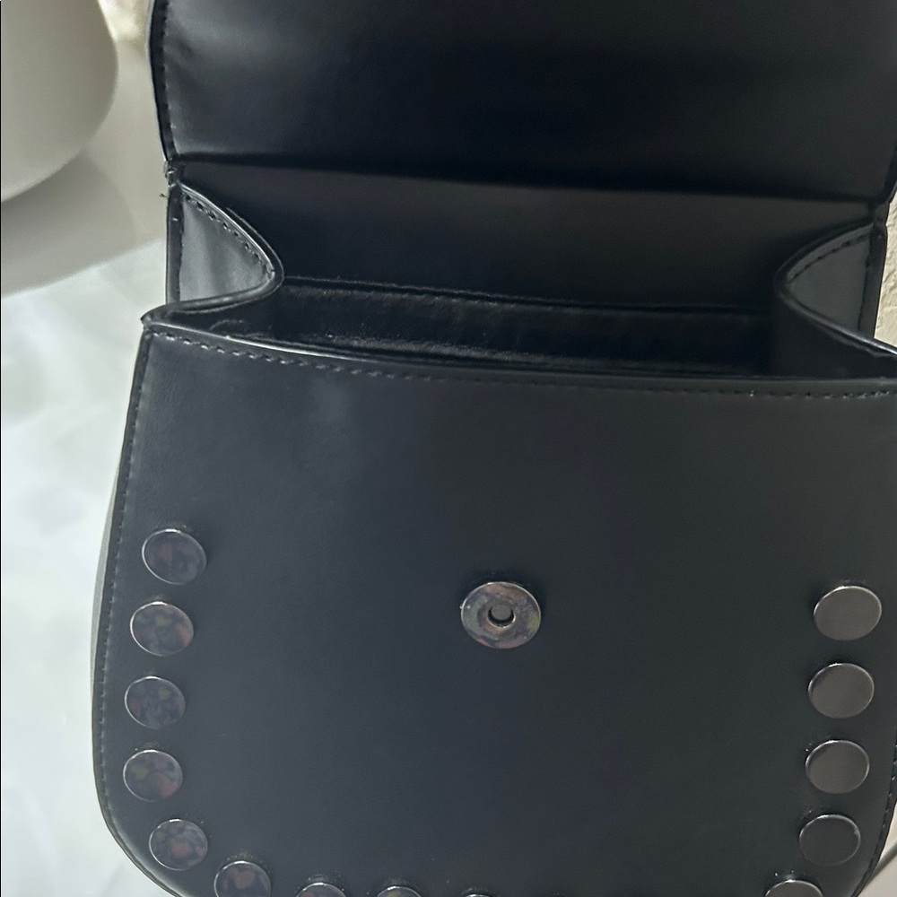 Elegant Black Crossbody Bag with Tassel - Picture 6 of 6